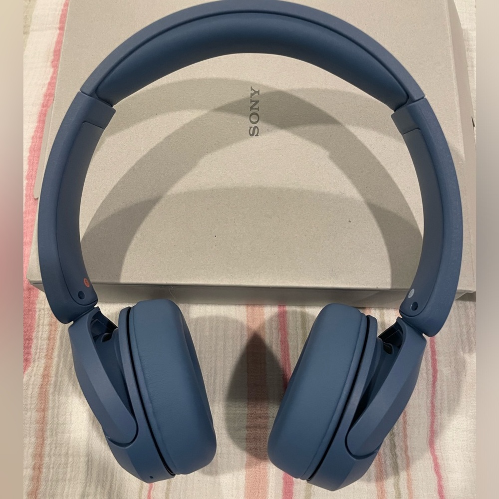 Sony WH-CH520 Wireless Headphones Bluetooth On-Ear Headset with Microphone, Blue